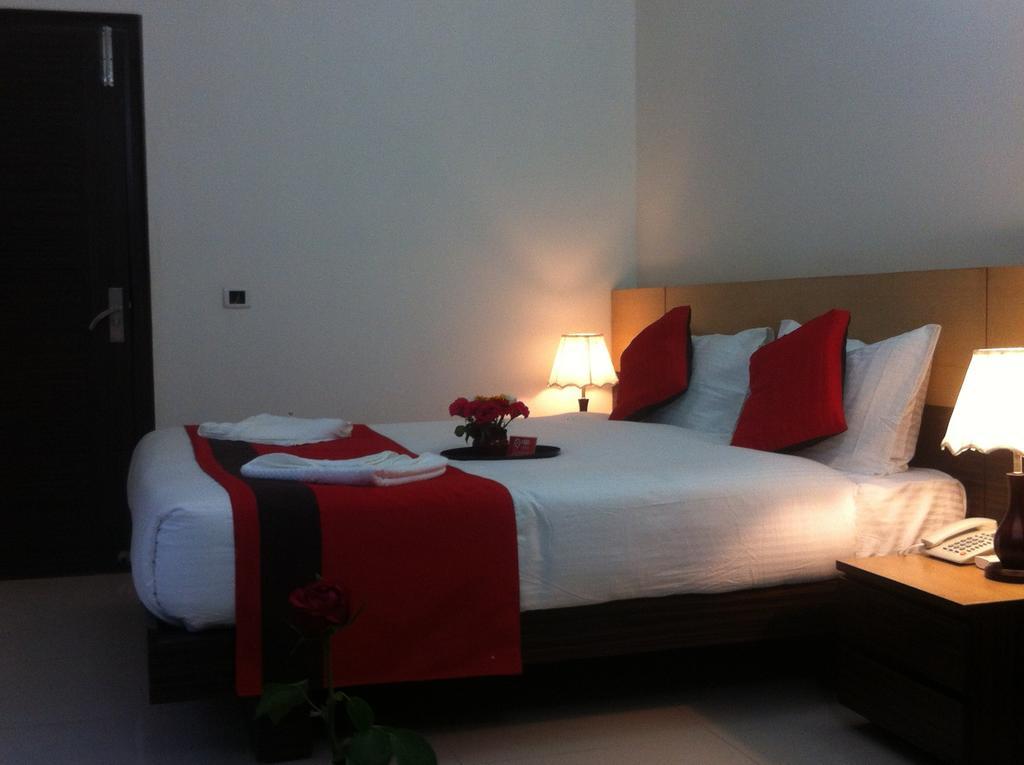 Cyber Inn Gurgaon Exteriör bild