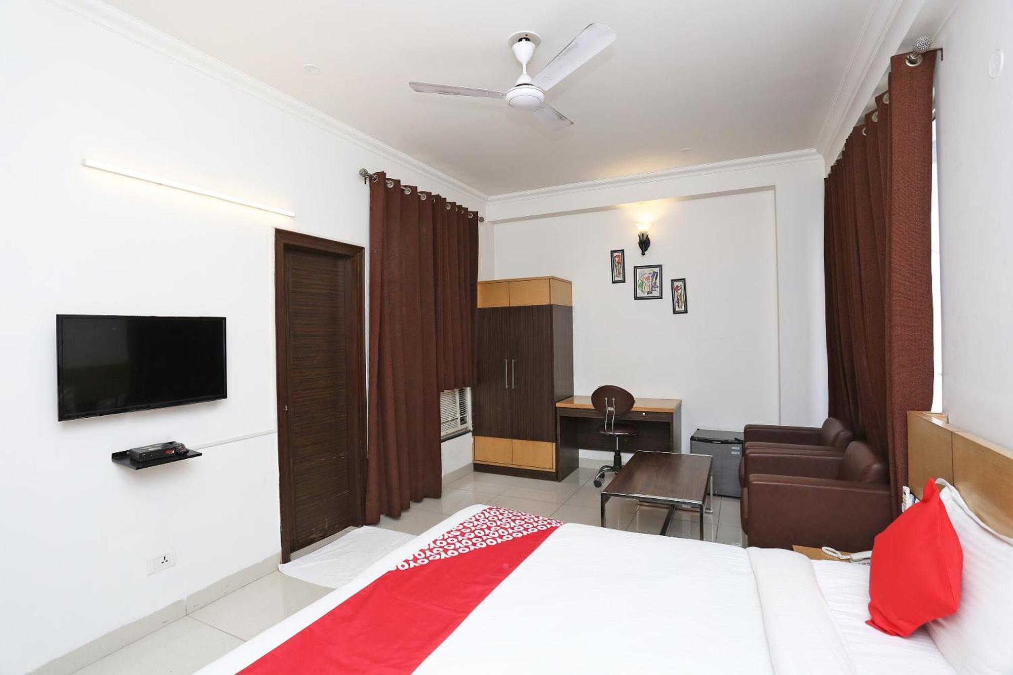 Cyber Inn Gurgaon Exteriör bild