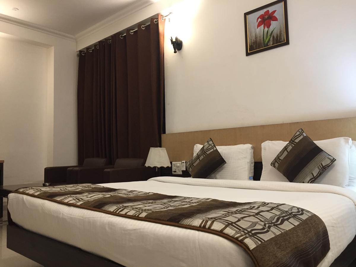 Cyber Inn Gurgaon Exteriör bild